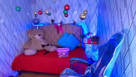 Nicolle Miley online show from 12-14-25, 04:07