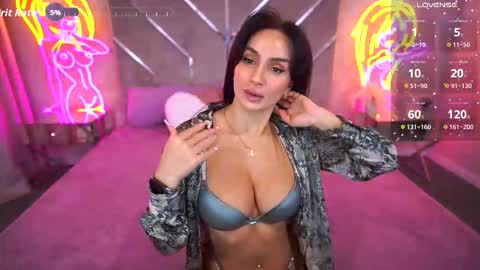 Nicole online show from 10-17-25, 05:21