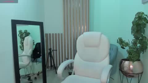 Snapshot of nicolross_ chatting on 01-03-25, 04:48 NicolRoss online show from 01-03-25, 04:48