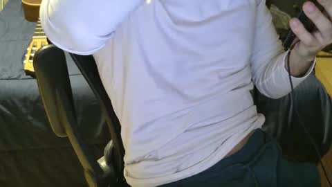 Snapshot of nielzzz69 chatting on 10-17-25, 06:21 Julian online show from 10-17-25, 06:21
