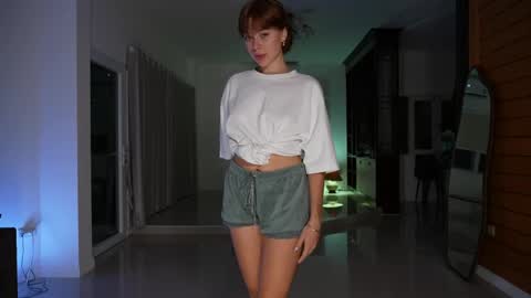 Snapshot of night_jelly chatting on 04-28-26, 12:10 Aurora online show from 04-28-26, 12:10