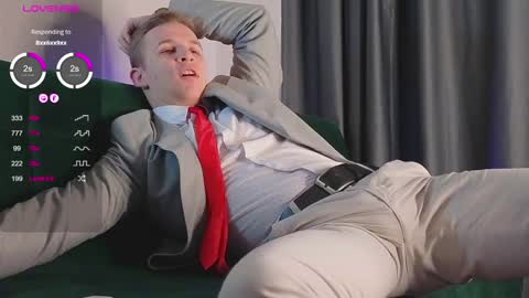 Snapshot of night_wwwolf chatting on 12-28-24, 01:17 Jameson online show from 12-28-24, 01:17