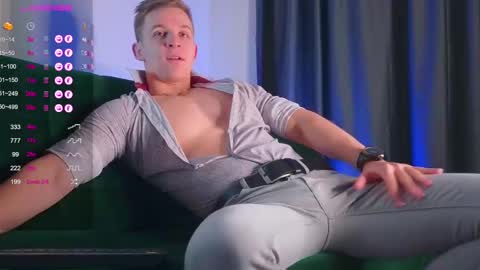 Snapshot of night_wwwolf chatting on 02-14-25, 05:09 Jameson online show from 02-14-25, 05:09