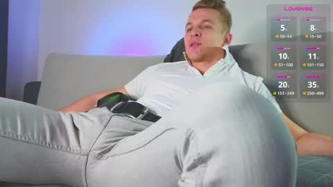 Snapshot of night_wwwolf chatting on 10-11-25, 05:17 Jameson online show from 10-11-25, 05:17