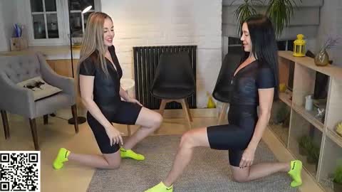 Eva and Mona online show from 10-06-25, 06:38