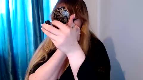 nightlaura online show from 02-20-25, 01:19
