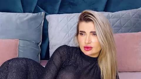 Iris online show from 12-18-25, 01:06