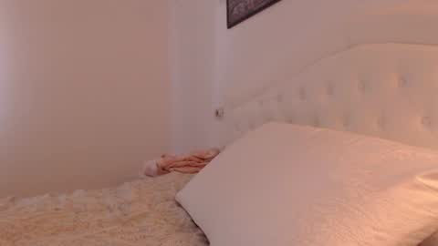 Snapshot of nightssecret chatting on 06-21-26, 03:36 leona online show from 06-21-26, 03:36