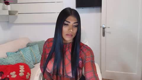 Snapshot of niickylovee chatting on 10-10-25, 02:43 Nicolle Bustamante online show from 10-10-25, 02:43