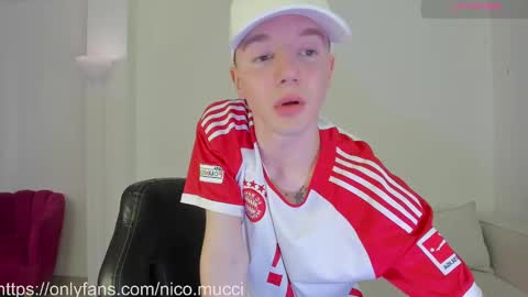Snapshot of niico_18 chatting on 12-04-24, 02:04 Nicolas Mucci online show from 12-04-24, 02:04