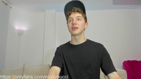 Snapshot of niico_18 chatting on 02-01-25, 06:00 Nicolas Mucci online show from 02-01-25, 06:00