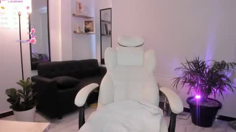 Niicoleta  online show from 10-02-25, 07:43