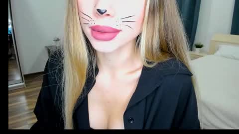 Nika online show from 10-31-25, 09:49