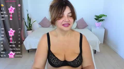 Snapshot of nika_light chatting on 10-25-25, 06:43 Nika light online show from 10-25-25, 06:43