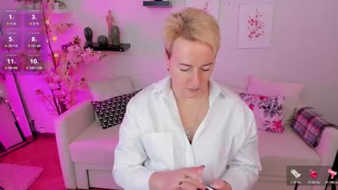 Snapshot of nika_smit chatting on 10-19-25, 05:19 Nika online show from 10-19-25, 05:19