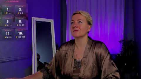 Snapshot of nika_smit chatting on 10-24-25, 05:04 Nika online show from 10-24-25, 05:04