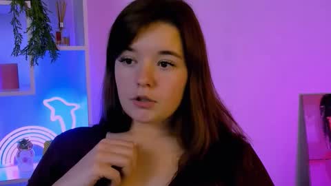 Snapshot of nika_still chatting on 10-19-25, 01:56 Little Angel online show from 10-19-25, 01:56