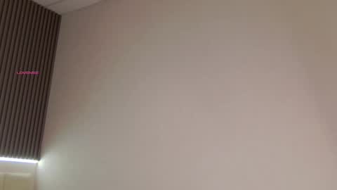 Snapshot of nikadines chatting on 09-22-25, 01:29 Nika online show from 09-22-25, 01:29