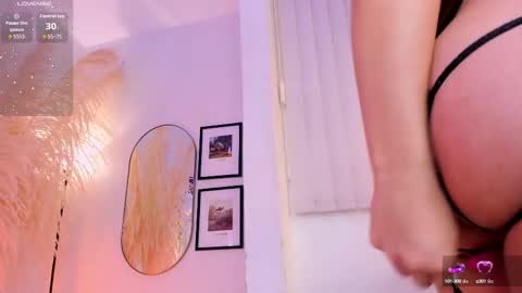 Snapshot of nikavelvet chatting on 10-12-25, 01:15 NIKA online show from 10-12-25, 01:15