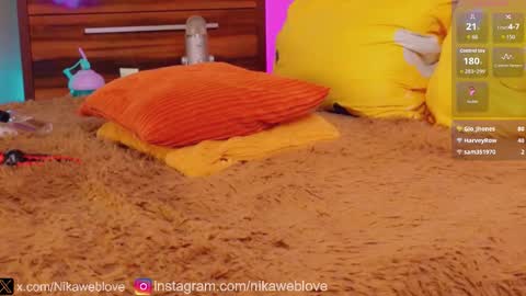 Snapshot of nikaweb chatting on 10-13-25, 08:09 Nika online show from 10-13-25, 08:09