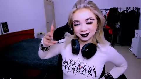 nikigoddesss online show from 04-07-26, 04:13