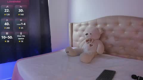 Snapshot of nikiibrooks chatting on 05-15-26, 02:13 Niikii online show from 05-15-26, 02:13