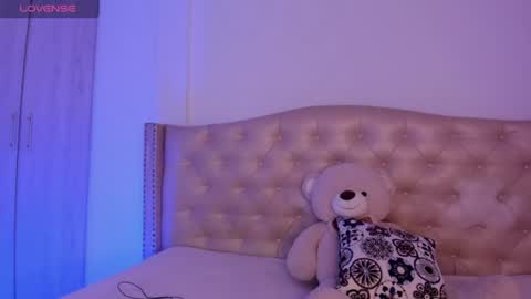 Snapshot of nikiibrooks chatting on 06-15-26, 10:56 Niikii online show from 06-15-26, 10:56