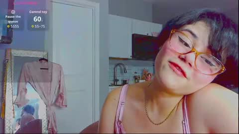Snapshot of nikimipark chatting on 10-07-25, 02:42 LunaMilav online show from 10-07-25, 02:42