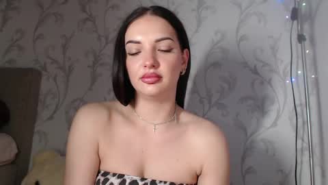 Snapshot of nikimousi chatting on 05-26-26, 04:30 nikimousi online show from 05-26-26, 04:30