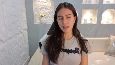 Snapshot of nikka_tx chatting on 10-24-25, 04:31 Online 2200 to 600 online show from 10-24-25, 04:31