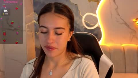 Snapshot of nikka_tx chatting on 03-04-26, 12:33 Online 2200 to 600 online show from 03-04-26, 12:33