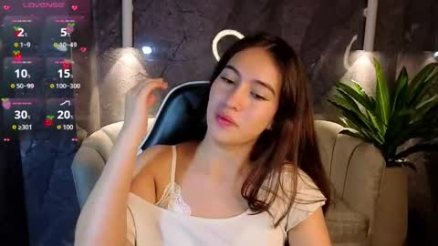 Snapshot of nikka_tx chatting on 04-13-26, 12:43 Online 2200 to 600 online show from 04-13-26, 12:43