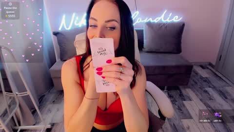 Snapshot of nikki_blondiee chatting on 01-22-25, 07:03 nikki_blondiee online show from 01-22-25, 07:03