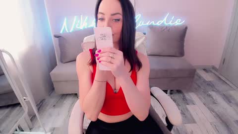 Snapshot of nikki_blondiee chatting on 01-24-25, 04:37 nikki_blondiee online show from 01-24-25, 04:37