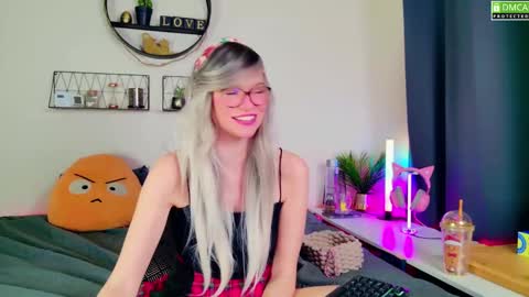 Kitty Chatte online show from 01-11-25, 10:40