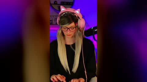 Kitty Chatte online show from 05-13-26, 01:19