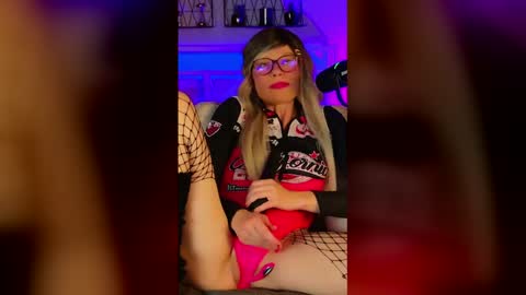 Kitty Chatte online show from 05-21-26, 08:27