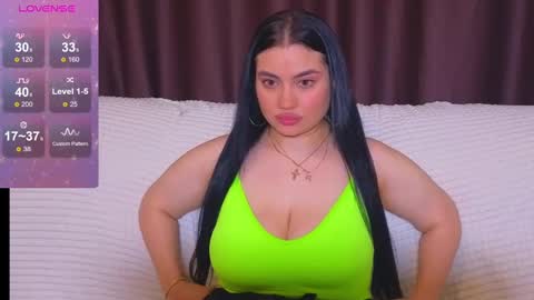 Snapshot of nikki_kardashian chatting on 02-06-25, 11:37 Nikki Kardashian online show from 02-06-25, 11:37