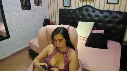 Snapshot of nikki_nikol chatting on 05-28-26, 03:04 Nikki online show from 05-28-26, 03:04
