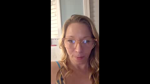 Snapshot of nikkib653466 chatting on 02-25-26, 03:05 nikkib653466 online show from 02-25-26, 03:05