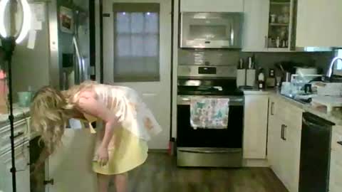 Snapshot of nikkib653466 chatting on 03-02-26, 05:42 nikkib653466 online show from 03-02-26, 05:42