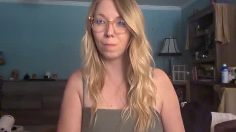 nikkib653466 online show from 05-08-26, 10:37