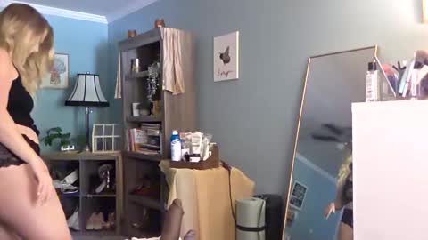 nikkib653466 online show from 05-11-26, 06:27