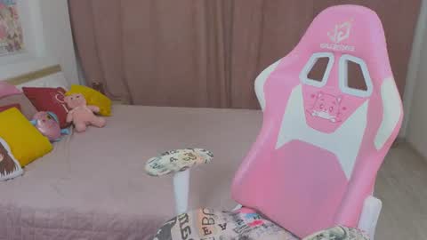 Snapshot of nikkibenz03 chatting on 07-12-26, 07:21 Beatrice online show from 07-12-26, 07:21