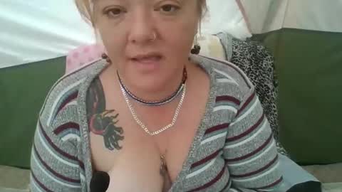 Snapshot of nikkinastyslut chatting on 05-08-26, 03:28 nikkinastyslut online show from 05-08-26, 03:28