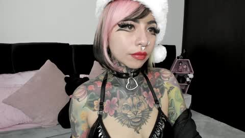 Nikki Ramone   online show from 12-17-24, 09:50