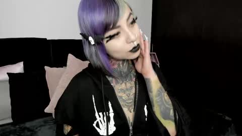 Nikki Ramone   online show from 03-05-25, 02:36