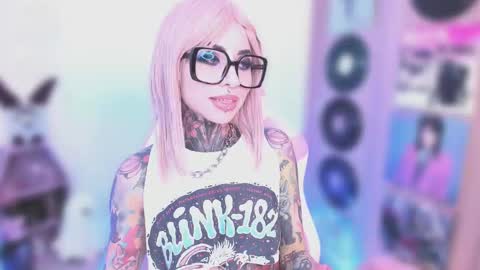 Nikki Ramone   online show from 01-06-26, 11:25