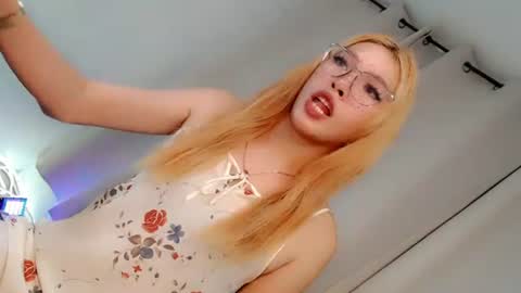 Snapshot of nikkita_hudson chatting on 07-10-26, 06:54 nikkita_hudson online show from 07-10-26, 06:54