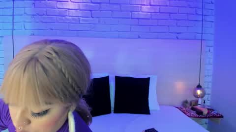 Nikky Dean online show from 09-11-25, 03:17
